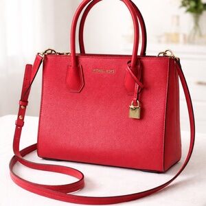 👛 NWOT Michael Kors - Medium Scaffiano Mercer